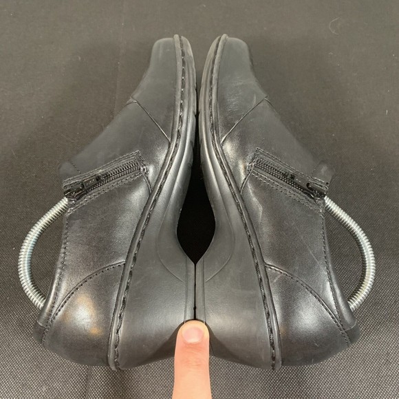 Clarks Women’s Channing Essa Black Leather Zip Comfort Loafer Bootie size 6.5 - Picture 5 of 8